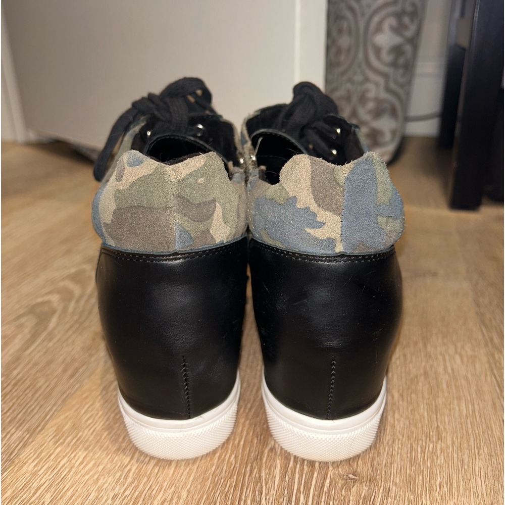 Blondo Waterproof Camo & Leather Sneakers - Picture 8 of 11